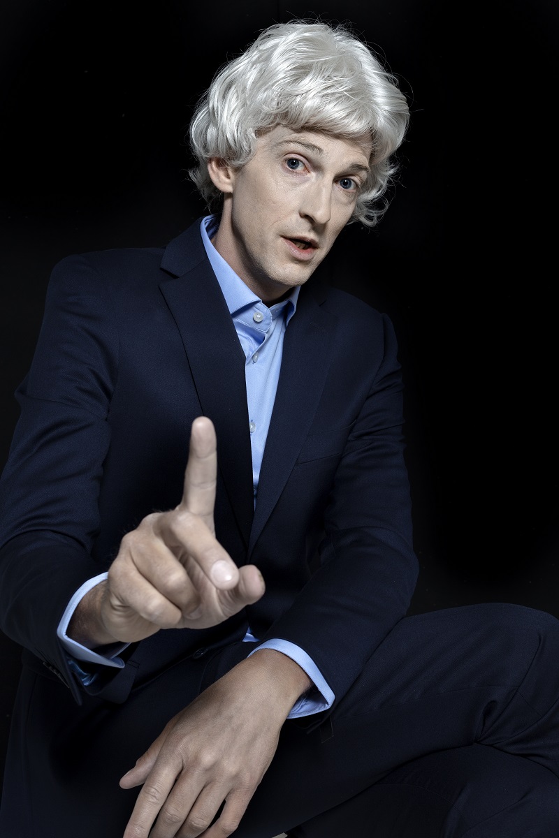 assange - Rasmus ren bild mellan stor